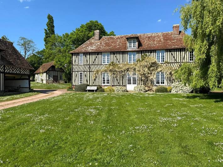 Gîte pour 22 personnes, avec jardin ainsi que vue et terrasse à Lessard-et-le-Chêne