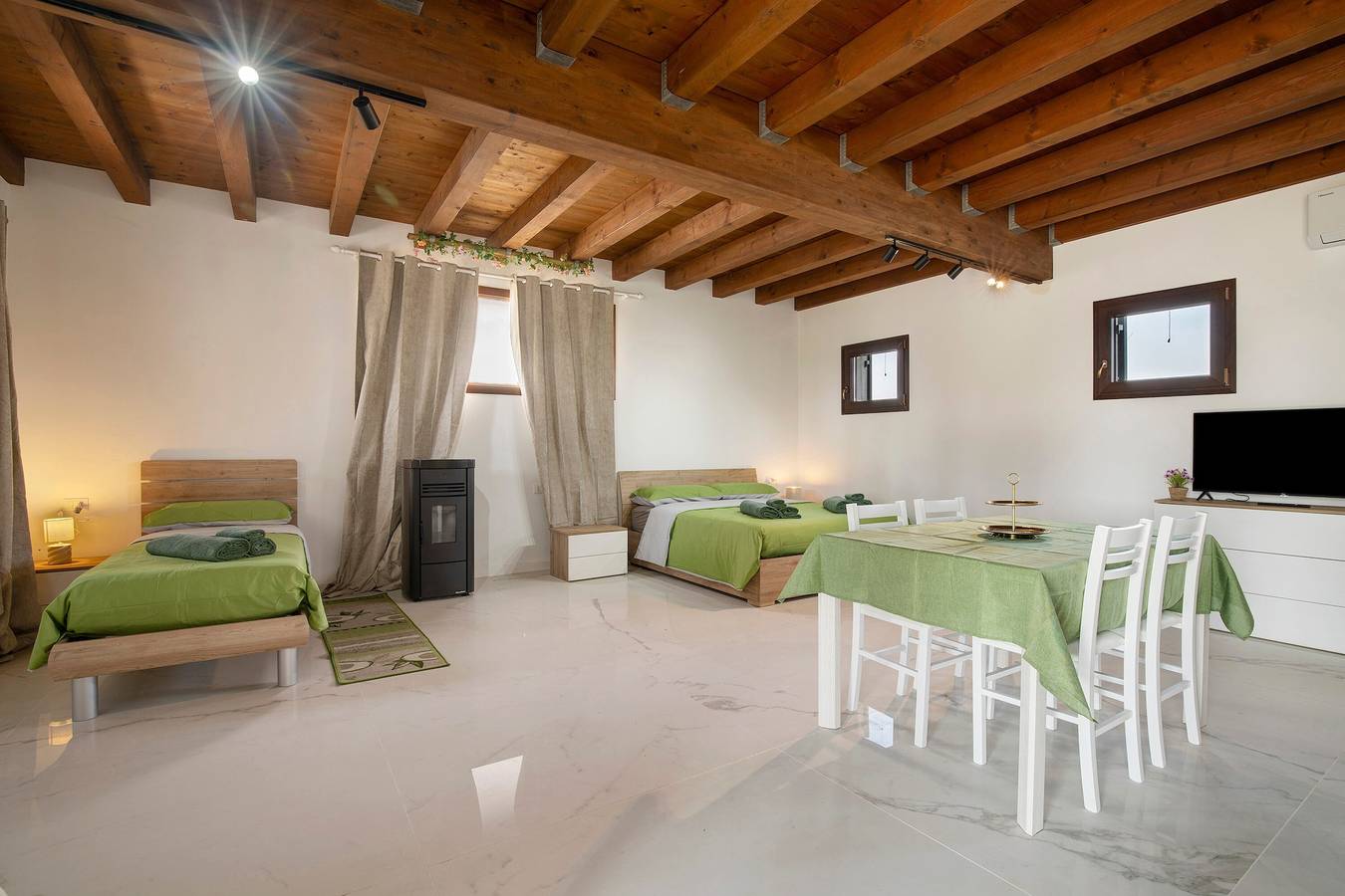Ganze Wohnung, Apartment 'Elena' mit Gemeinschaftspool, Garten und Wlan in Jesolo