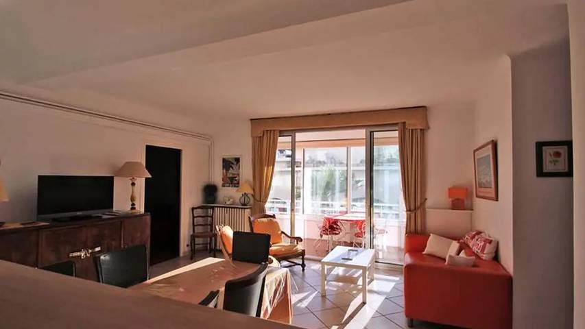 Gîte pour 8 personnes, avec Terrasse dans Casino De Sainte Maxime - 4
