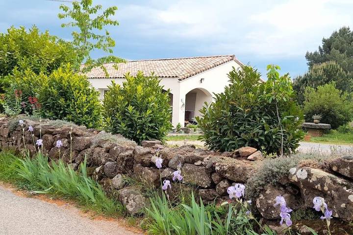 Gîte pour 3 personnes, avec piscine ainsi que jardin et vue, animaux acceptés à Payzac (Ardèche) - 4