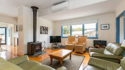 Holiday Home for 8 People in Anglesea, Surf Coast Shire, Photo 2