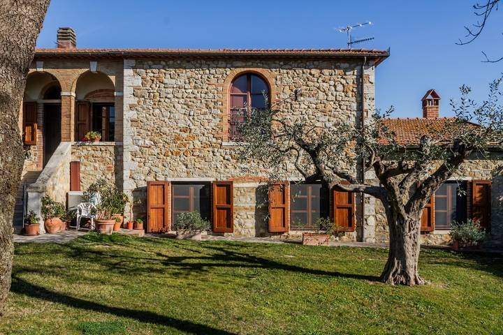 Geheel appartement, Appartement 'Granaio' met gedeelde tuin, Wi-Fi en airconditioning in Magliano in Toscana, Provincie Grosseto