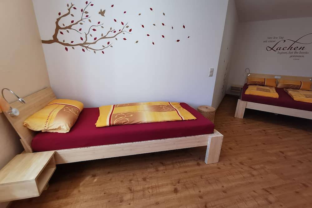 Ganze Wohnung, Neuwertige Ferienwohnung mit Terasse in Daisendorf bei Meersburg in Daisendorf, Region Bodensee-Oberschwaben