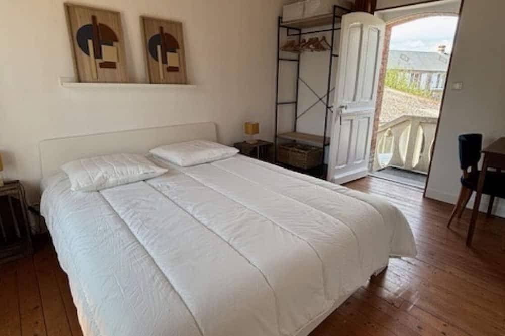 2km from the beach, charming village house in Gouville-sur-Mer, Coutances