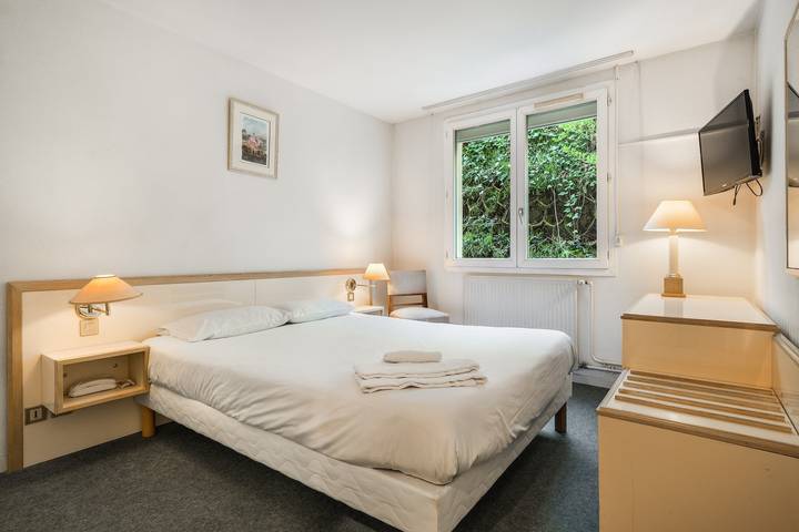 Gîte pour 2 personnes, avec jardin à Bessenay