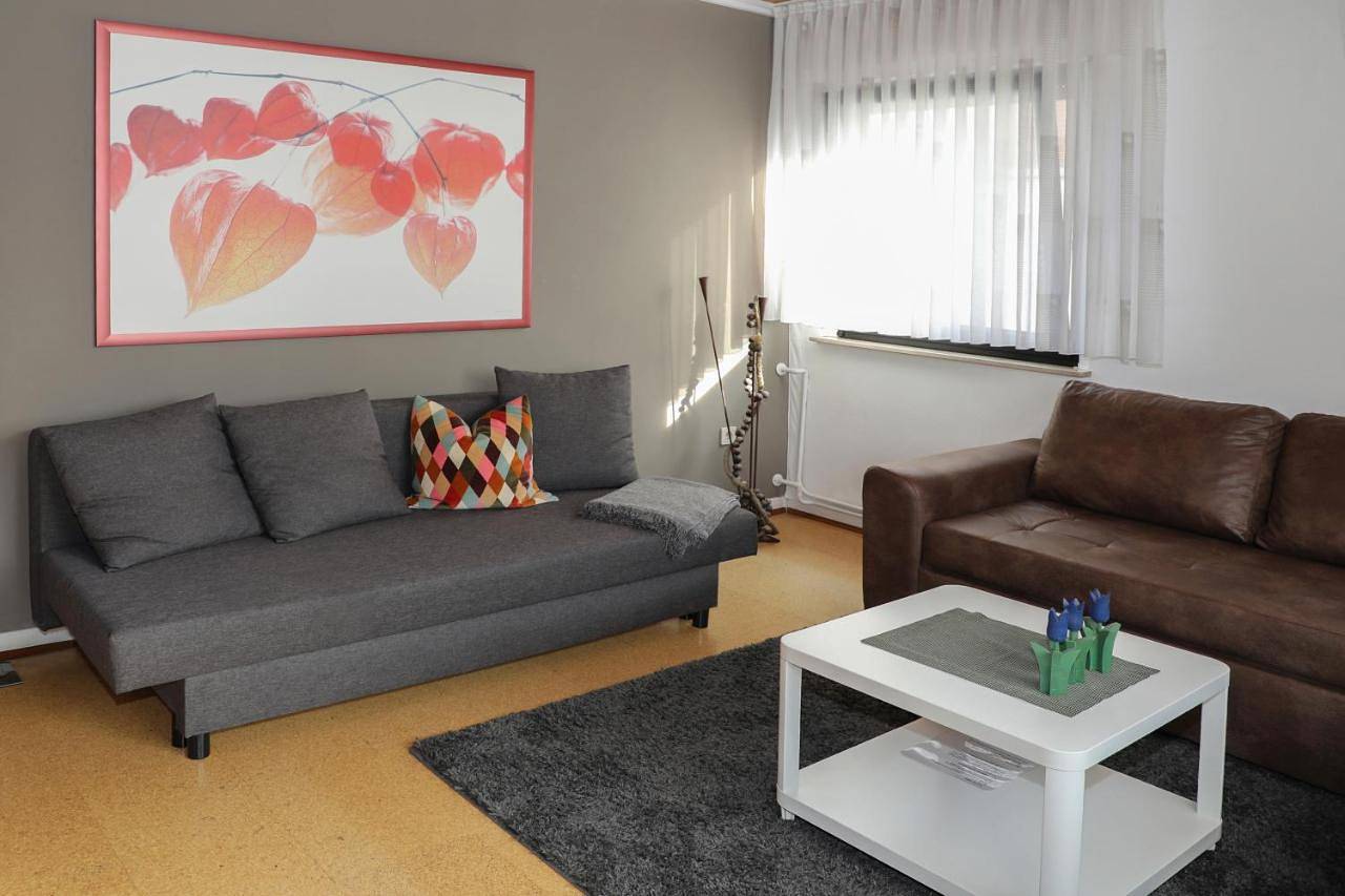 Ganze Wohnung, One-Bedroom Apartment in Büren, Nordrhein-Westfalen