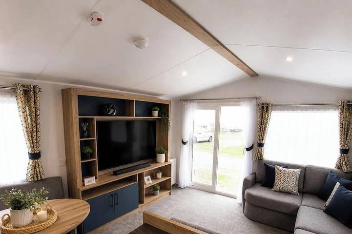 Holiday home for 8 people, with pool and garden in Camber Sands