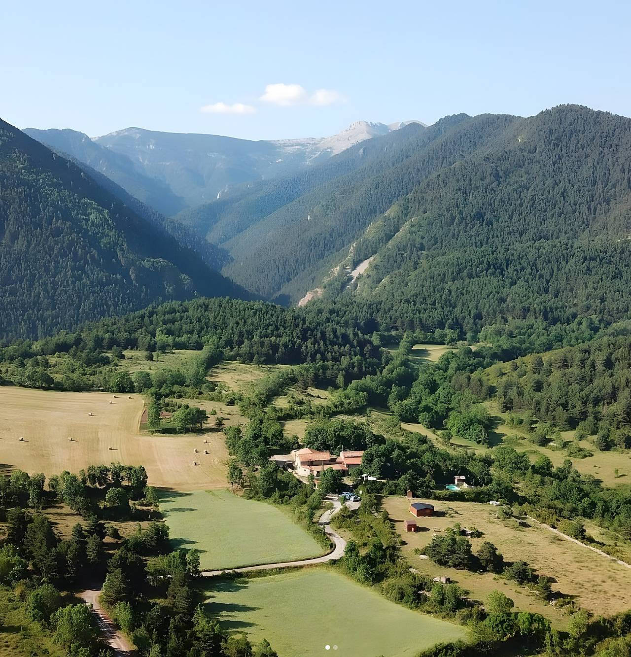 Cal Caló – Colònies Cadí es una masía de montaña para grupos tranquilos en Cortariu, la Cerdanya. in Bellver de Cerdaña, Pirineo Catalan
