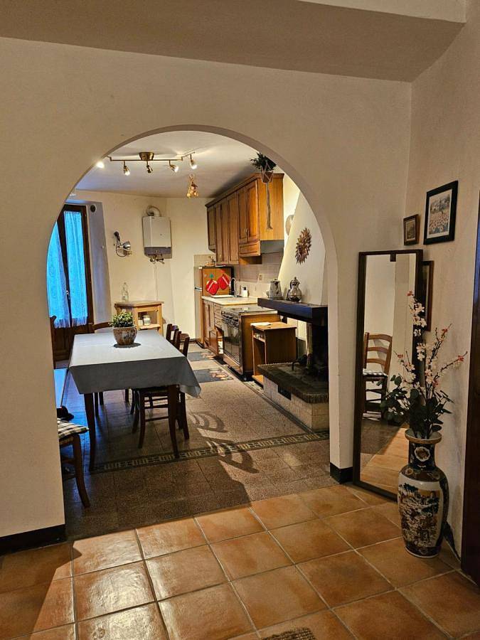 Location de vacances pour 13 personnes, avec Balcon et Vue à Introdacqua