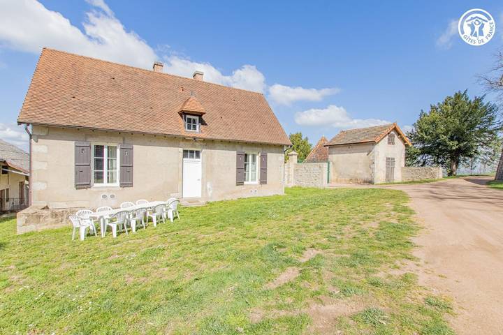 Gîte pour 8 personnes, avec jardin et piscine