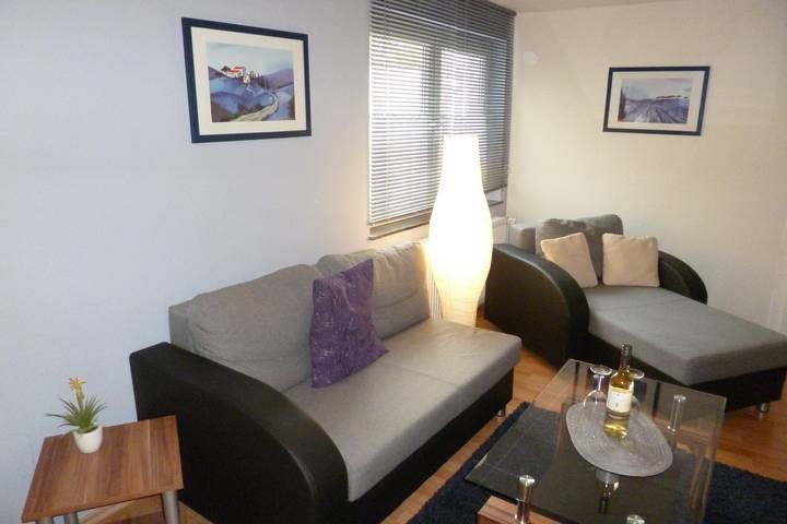 Ganze Wohnung, Ferienwohnung 'Haus Uni Koblenz Wohnung 2' mit Gemeinschaftsterrasse und Wlan in Metternich, Koblenz