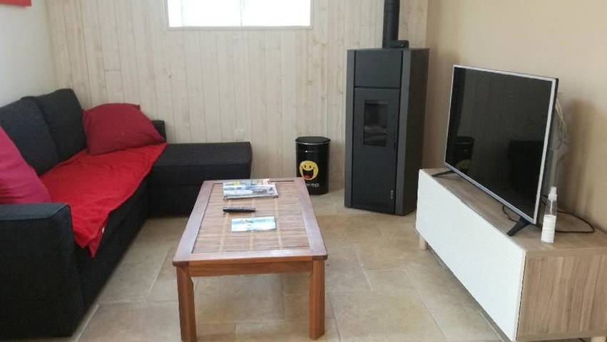 Location de vacances pour 5 personnes, avec piscine ainsi que jardin et vue à Daumeray - 4