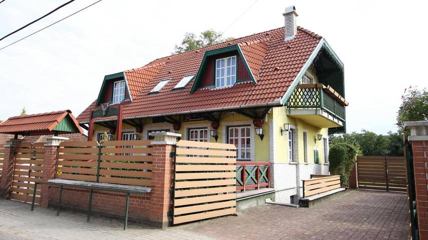 Apartament wakacyjny dla 5 osób, z Balkon i Jacuzzi oraz Taras i Ogród w Debreczyn