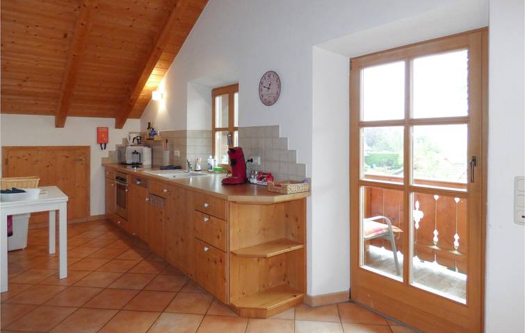 Ganze Ferienwohnung, Cozy 65m² Apartment w/ Parking, TV & WiFi - 400m to Aufhofener Weiher in Egling, Tölzer Land