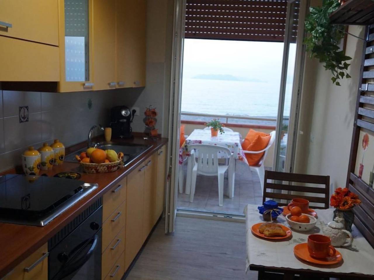 Ganze Wohnung, Seeterrasse in Terme Vigliatore, Messina Provinz