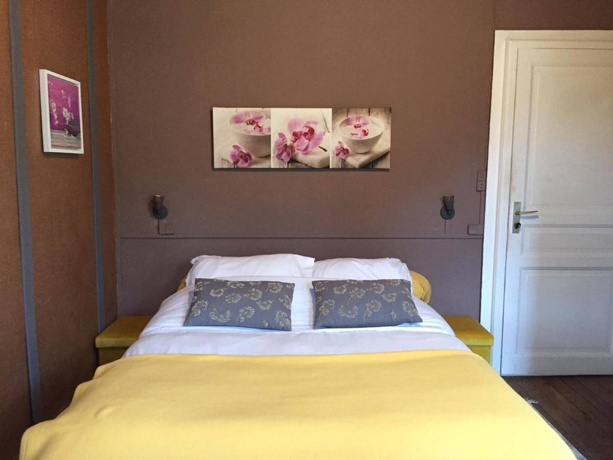 Double Room with Private Bathroom in Les Andelys, Région de Les Andelys
