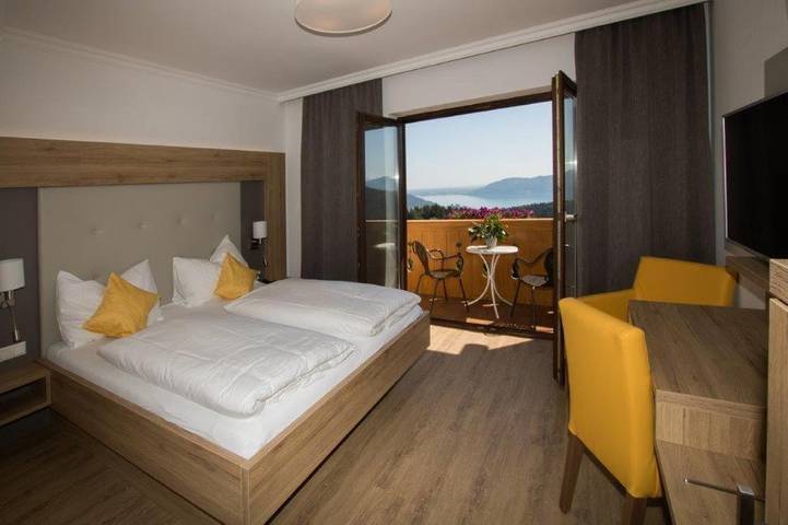 Hotel für 2 Personen, mit Balkon und Terrasse sowie Whirlpool und Garten in Straß im Attergau - 4