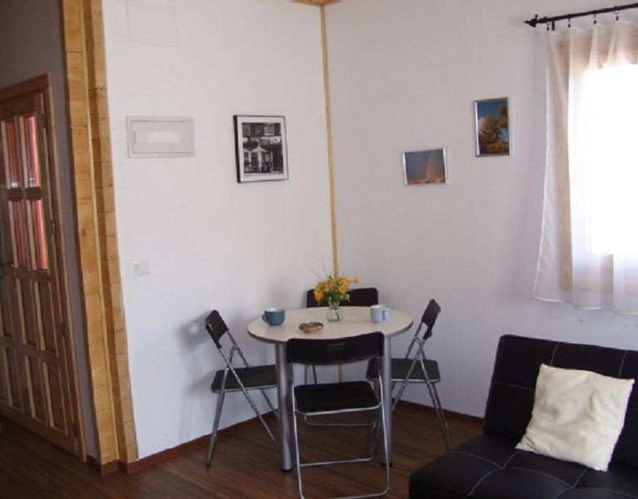 Entire apartment, Apartment 'Fuente Vilda' with Private Terrace, Private Garden and Air Conditioning in Alcanadre, La Rioja Province
