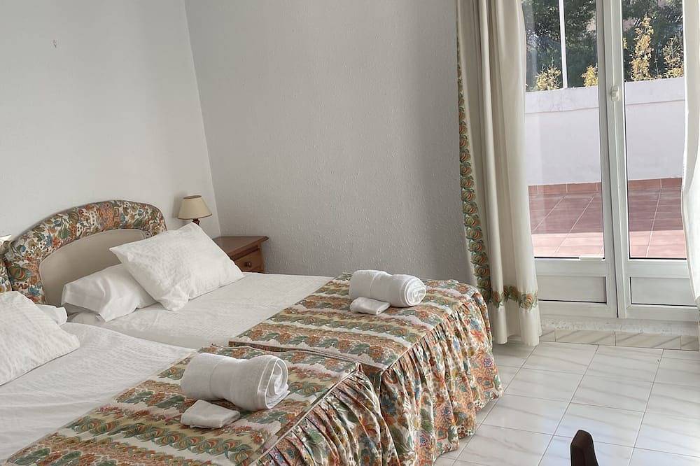 Entire apartment, Beautiful duplex penthouse with spacious terrace in the center of town in Quesada, Sierras de Cazorla and Segura Natural Park