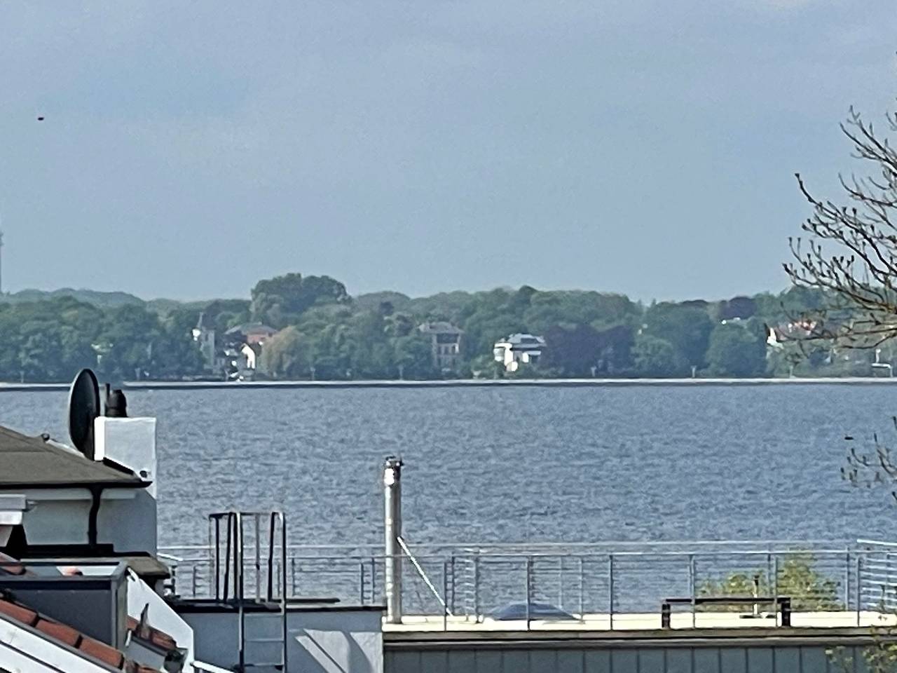 Apartamento entero, Apartamento 'Panoramablick' con vistas al mar, Wi-Fi y balcón con sol de tarde in Altefähr, Alrededores de Stralsund
