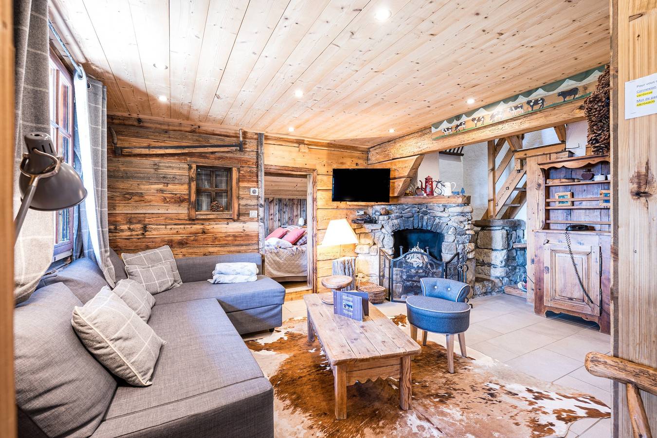 Chalet Vardasse – Alpencharme & Ruhe, gemeinsamer Pool und Whirlpool in Manigod, Annecy und Umgebung