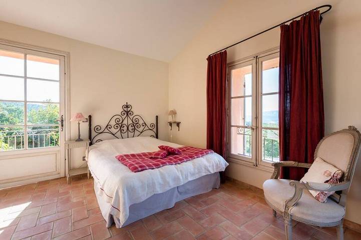 Mas Du Chateau - Six Bedroom Villa, Sleeps 14 in Trets, Mediterranean Coast (France)