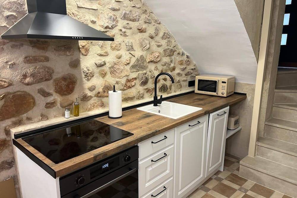 Casa Raquel Montanejos con capacidad para diez personas. in Montanejos, Provincia de Castellón