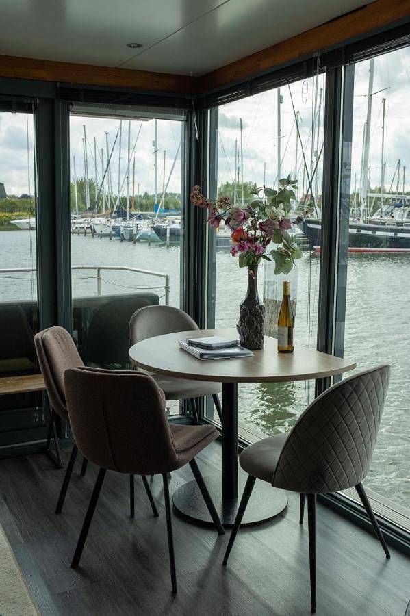 Boot voor 4 personen, with Terras and Uitzicht op het meer as well as Uitzicht in Waterland