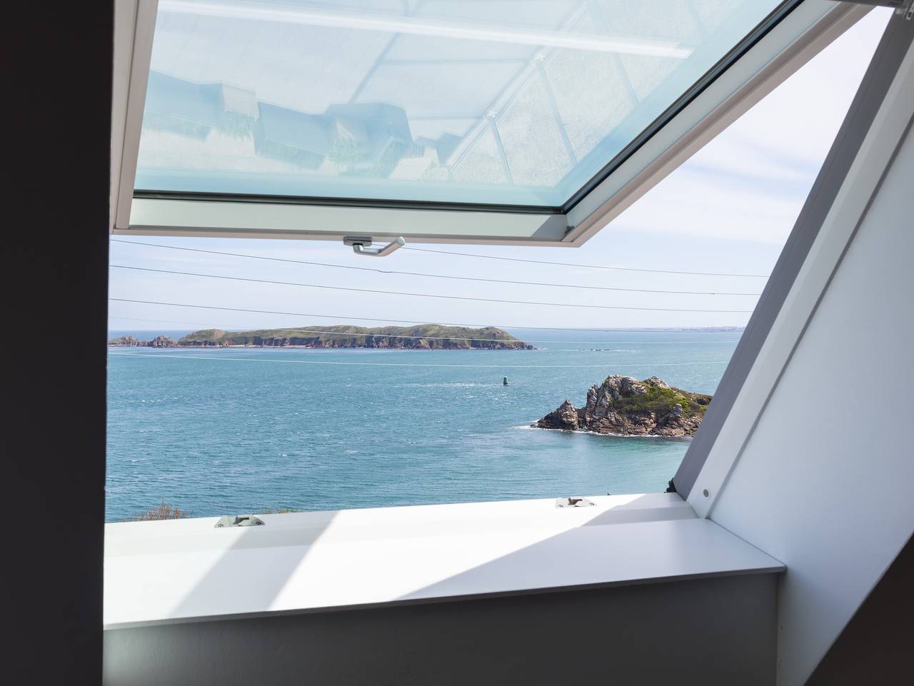 Chambres D'hotes Au Point De Vue « Chambre Ile Bono » avec vue sur mer et Wi-Fi in Perros-Guirec, Côte de Granit Rose