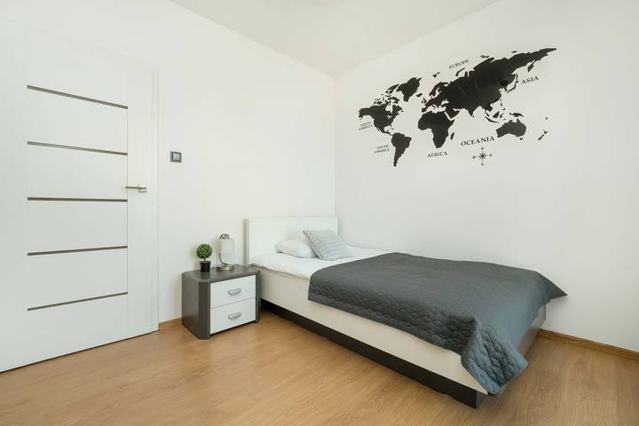 Ganze Wohnung, Spacious Apartment | Three Bedrooms | Smart Tv in Łódź, Region Lodz
