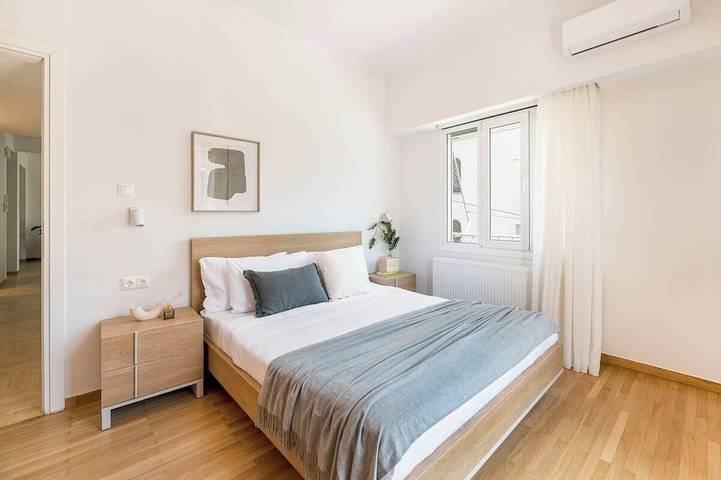 Entire apartment, Chic & Spacious 3Br Apartment at National Museum in Central Section of Athens, Athens