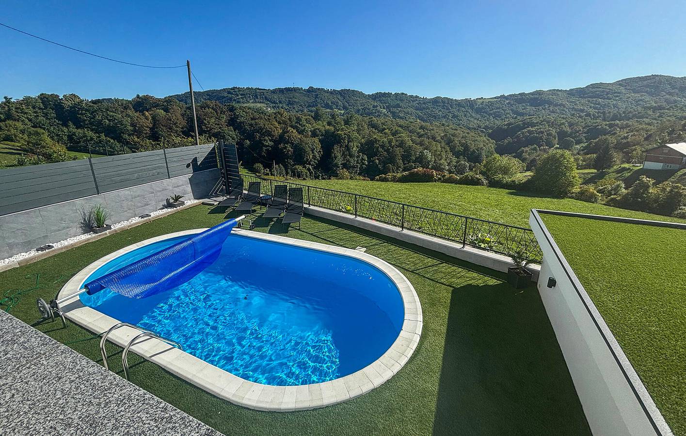Familienfreundliche 140 m² große Ferienwohnung mit Pool, WLAN und Zugang zum Fluss in Općina Hum na Sutli, Krapina-Zagorje