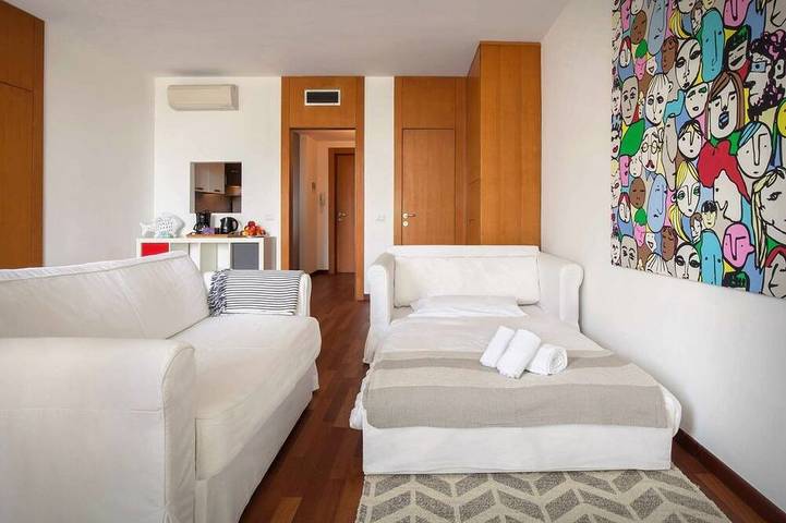Ganze Wohnung, La Chiaretto Suite bietet Platz fuer 3 Erw. + Babybett, Dachterrasse mit atemberaubendem Seeblick in Bardolino, Gardasee-Berge