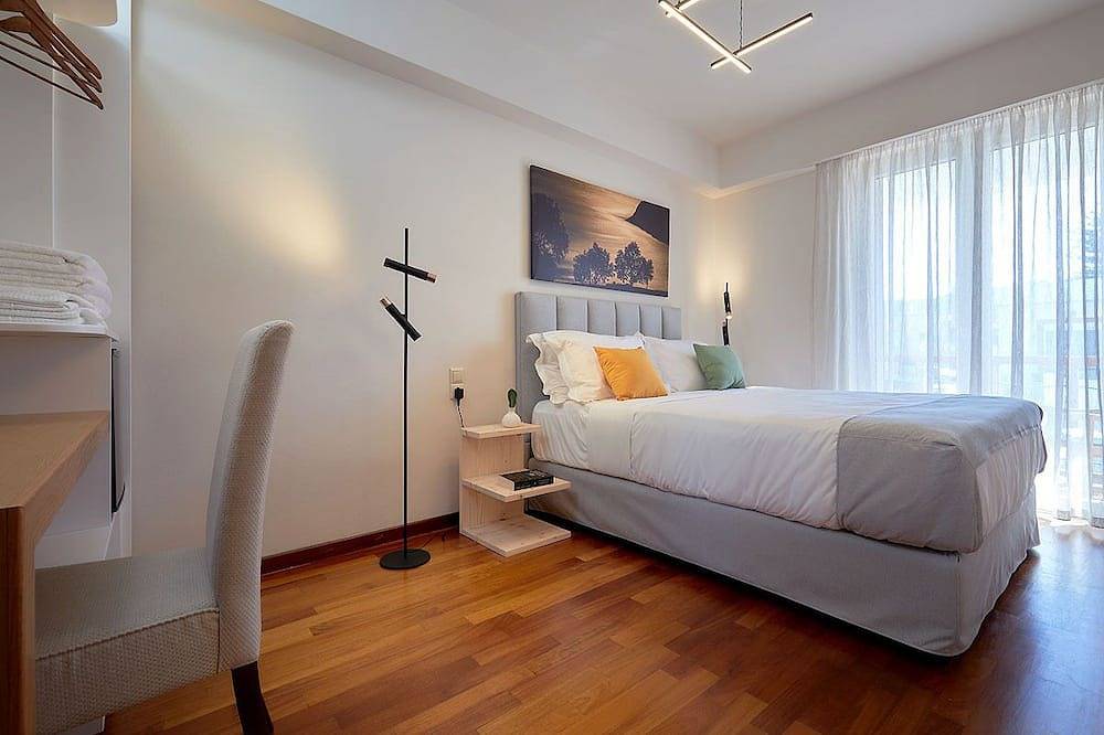 Seafront Villa with swimming pool & jacuzzi & heated pool in Kokkini Hani, Kreta Norden