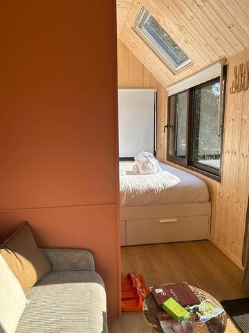 Gîte pour 3 personnes, avec vue sur le lac ainsi que vue et jardin, animaux acceptés à Étival-lès-le-Mans