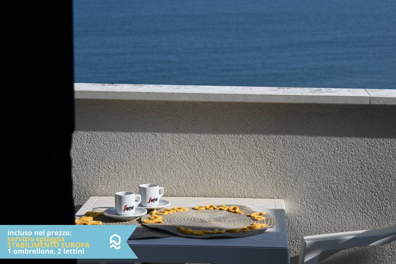 Entire apartment, Rs323 - Marcelli, two-room apartment facing the sea with beach included in Marcelli, Riviera del Conero