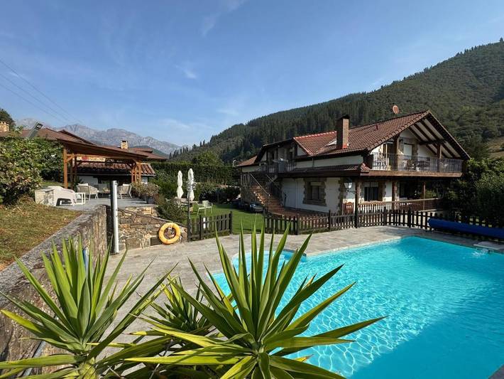 Apartamento de vacaciones para 6 personas, con piscina además de vistas y jardín en Cantabria