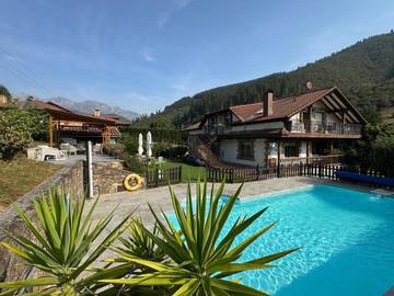 Casa rural con piscina para 6 personas, con jardín además de piscina y vistas en Liébana