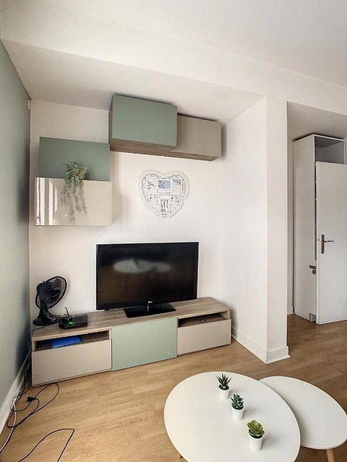 Appartement entier, Apartment with Balcony in Neuilly-sur-Marne, Seine-Saint-Denis