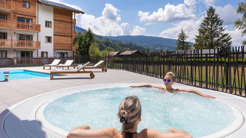 Chalet pour 4 personnes, avec piscine et balcon/terrasse, animaux acceptés à Samoëns