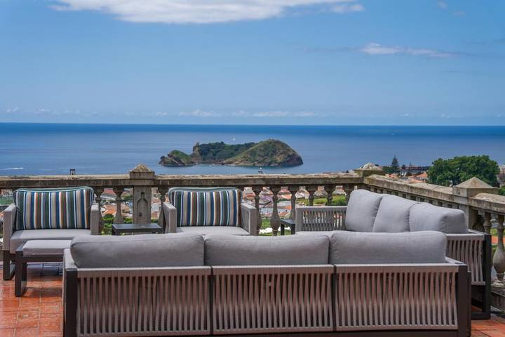 Casa de férias para 14 pessoas, com Varanda e Jacuzzi e ainda Terraço and Jardim em Villa Franca Do Campo