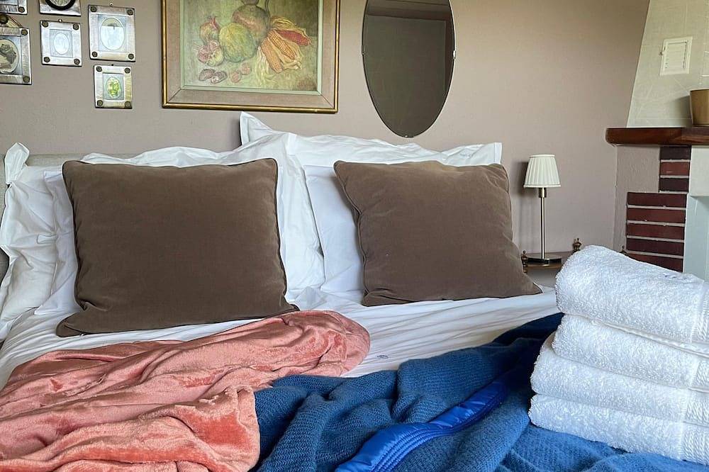 Ganze Wohnung, Romantic retreat with swimming pool. in Cugnasco-Gerra, Tessiner Alpen