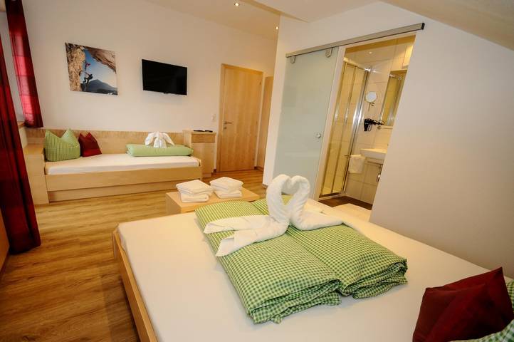 Ferienwohnung für 7 Personen, mit Balkon und Garten sowie Ausblick in Arzl im Pitztal - 4