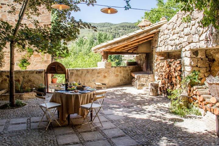 Vakantiehuis voor 20 personen, with Balkon and Terras as well as Tuin and Zwembad in Teruel en omgeving