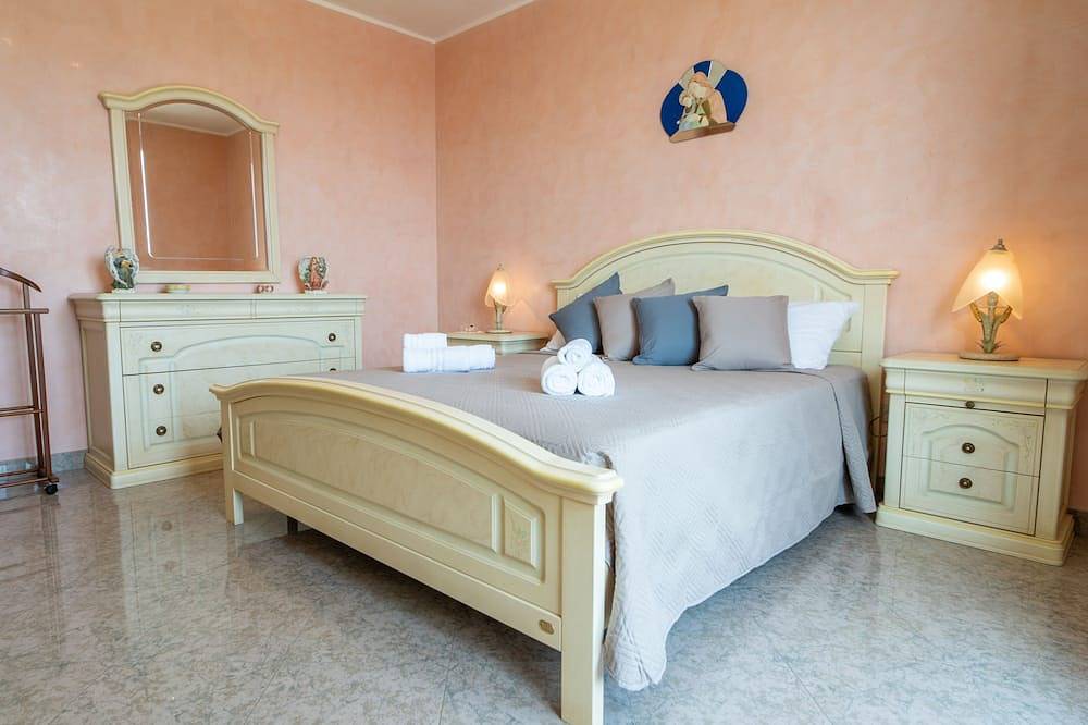 Entire apartment, Germano Holiday House, 160m2 of comfort and sea view in Marzamemi, Pachino