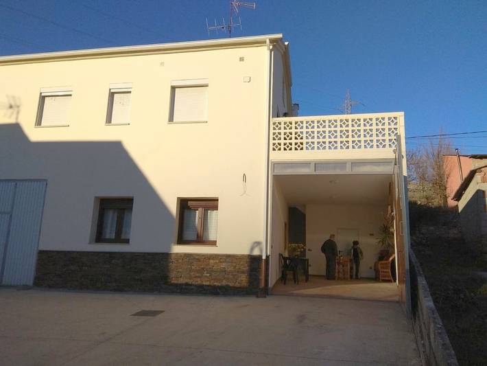Casa rural para 6 personas, con vistas además de terraza y vistas al lago, Familias con niños en El Bierzo - 4