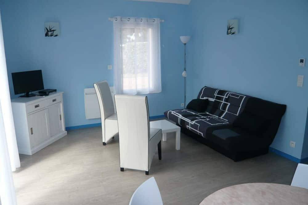 Cozy Surfside Cottage - Beach 600m, Terrace, Wi-Fi, Pet Friendly, Parking in Siouville-Hague, Côte de la Déroute
