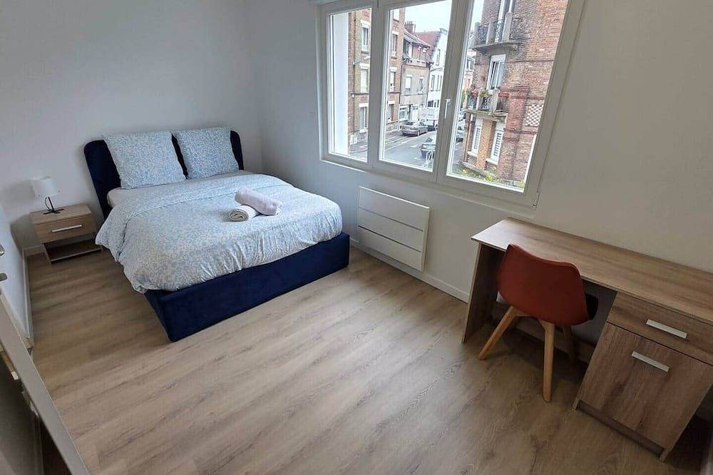 Entire apartment, Le quai 22, Arras station - 3 bedrooms and 3 bathrooms in Arras, Arras region