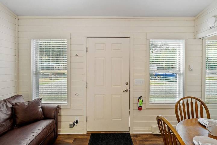 Vacation rental for 6 people, with pool in Queensbury