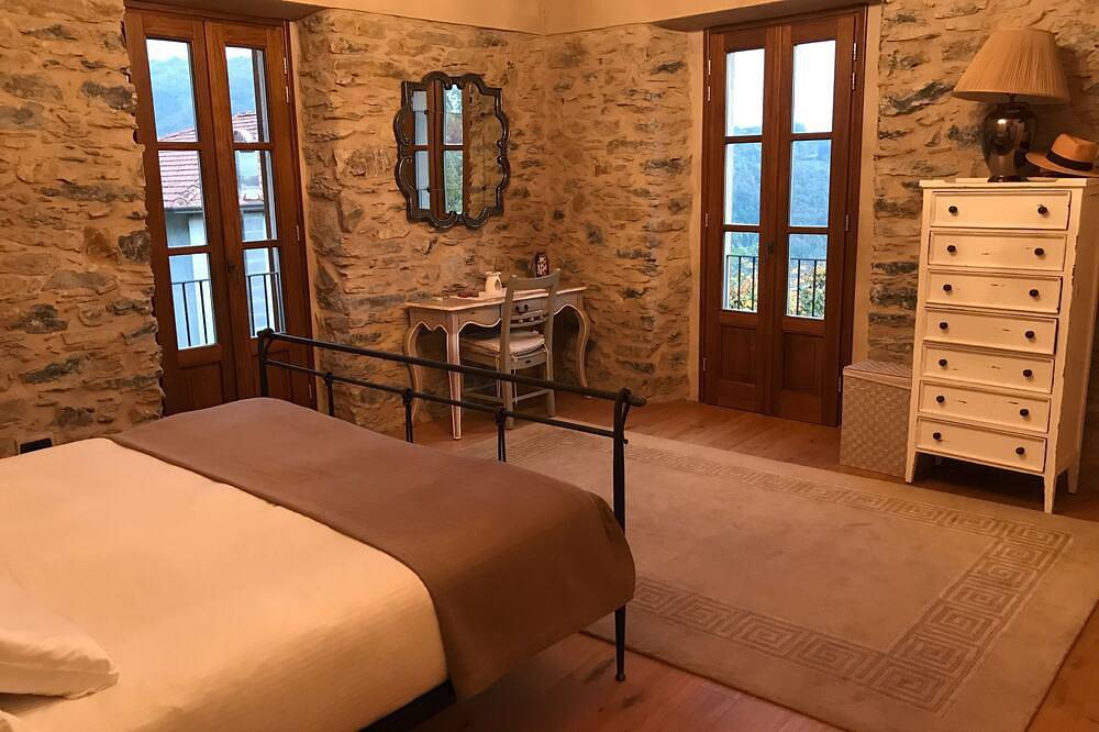 Large Villa, Stunning Garden, Panoramic Views & Private Pool. in Licciana Nardi, Nationalpark Toskanisch-Emilianischer Apennin